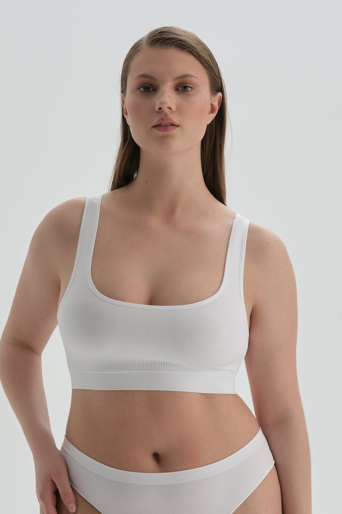 Beyaz Seamless Spor Sütyen