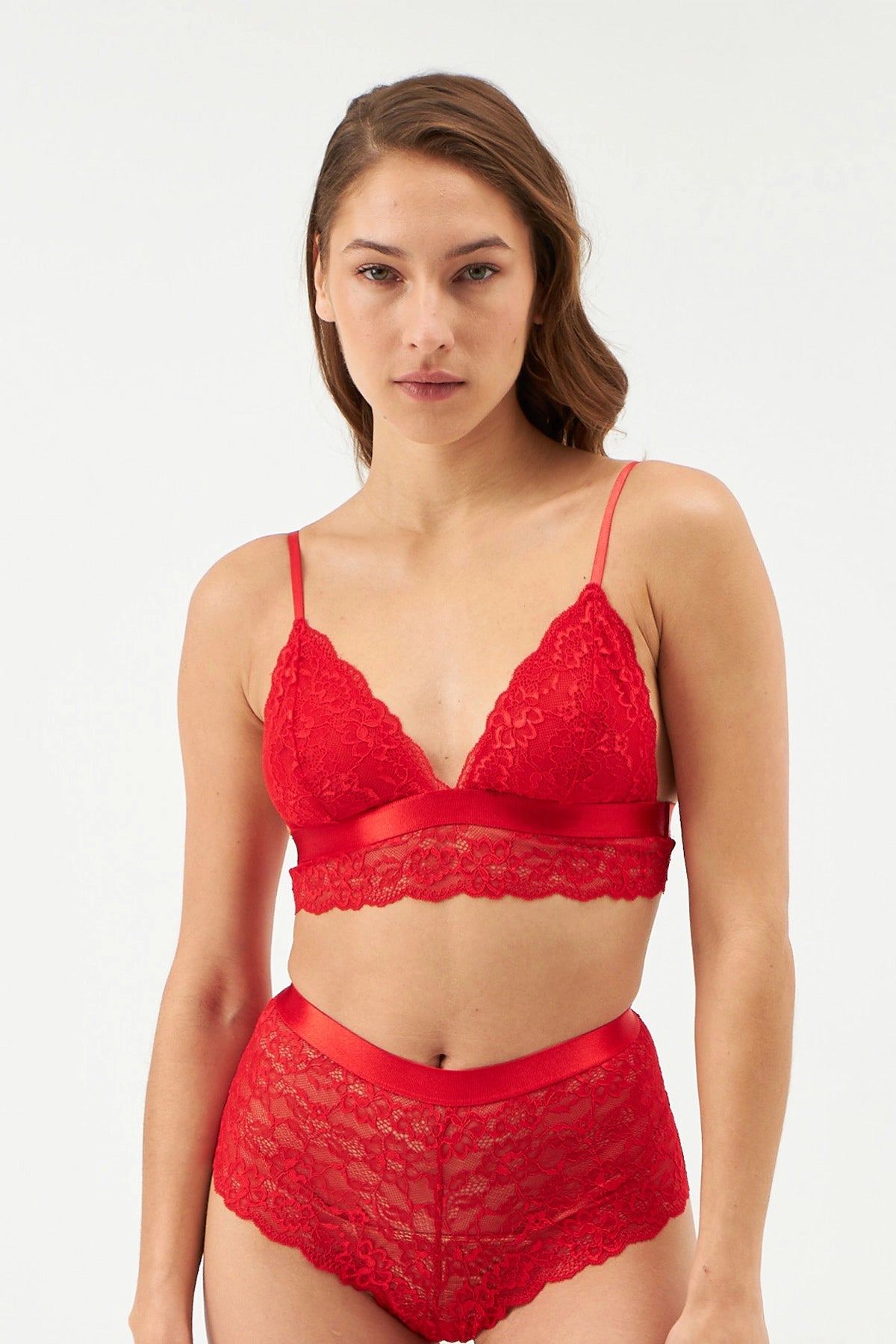 Kırmızı Balensiz Kapsız Dantelli Sütyen