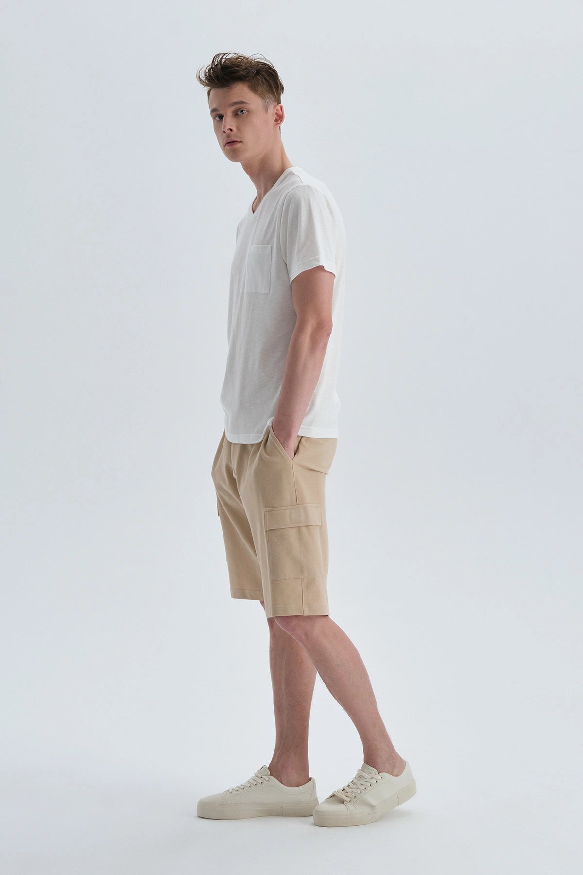 Ekru Pamuklu V Yaka T-Shırt