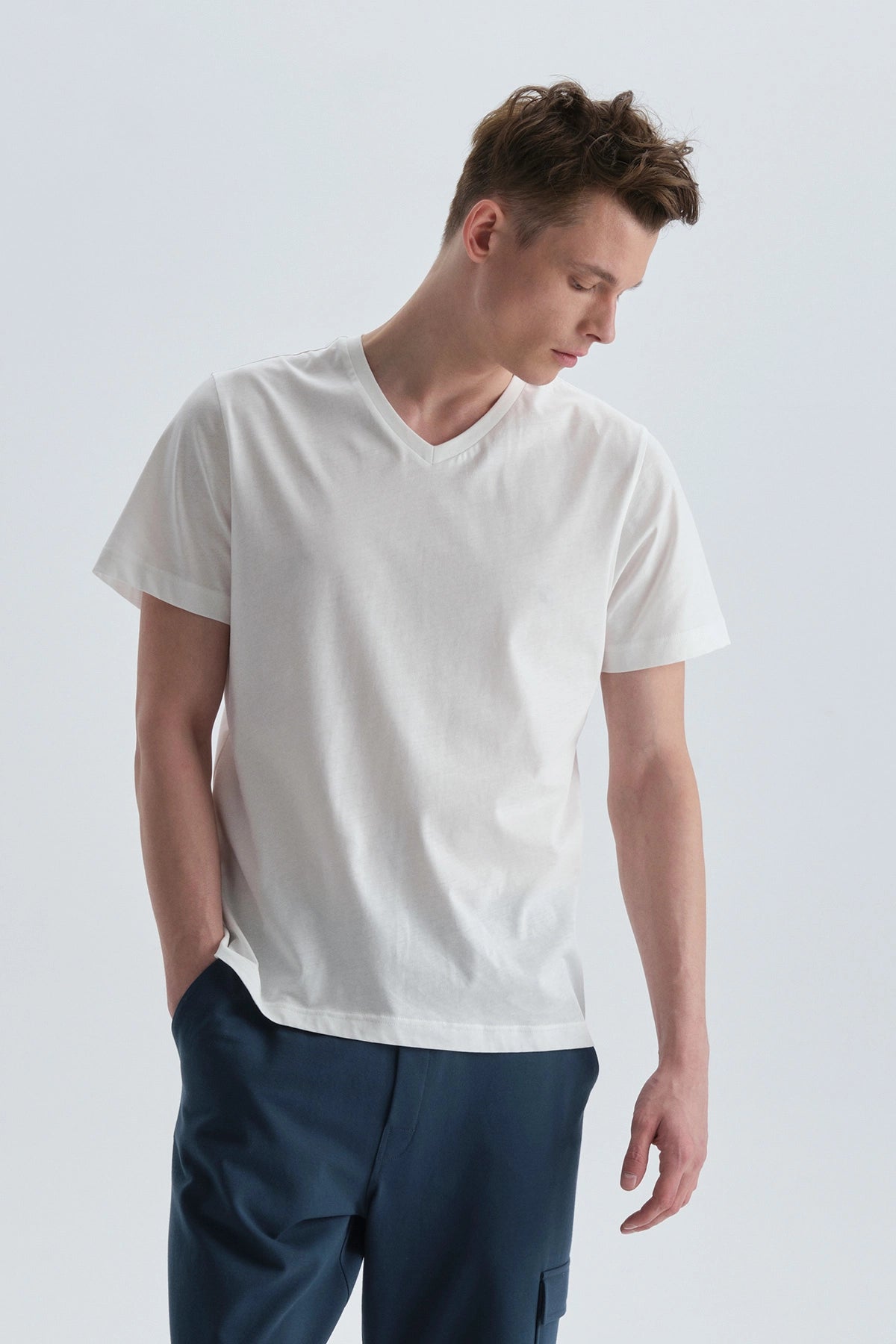 Beyaz Pamuk V Yaka T-Shirt