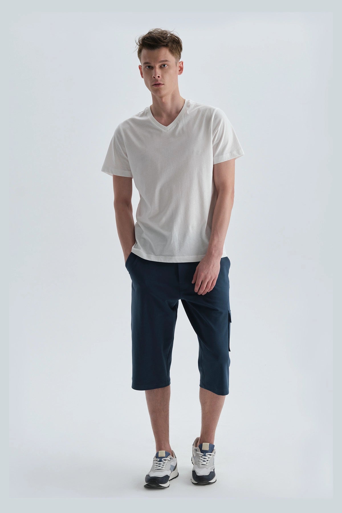 Beyaz Pamuk V Yaka T-Shirt