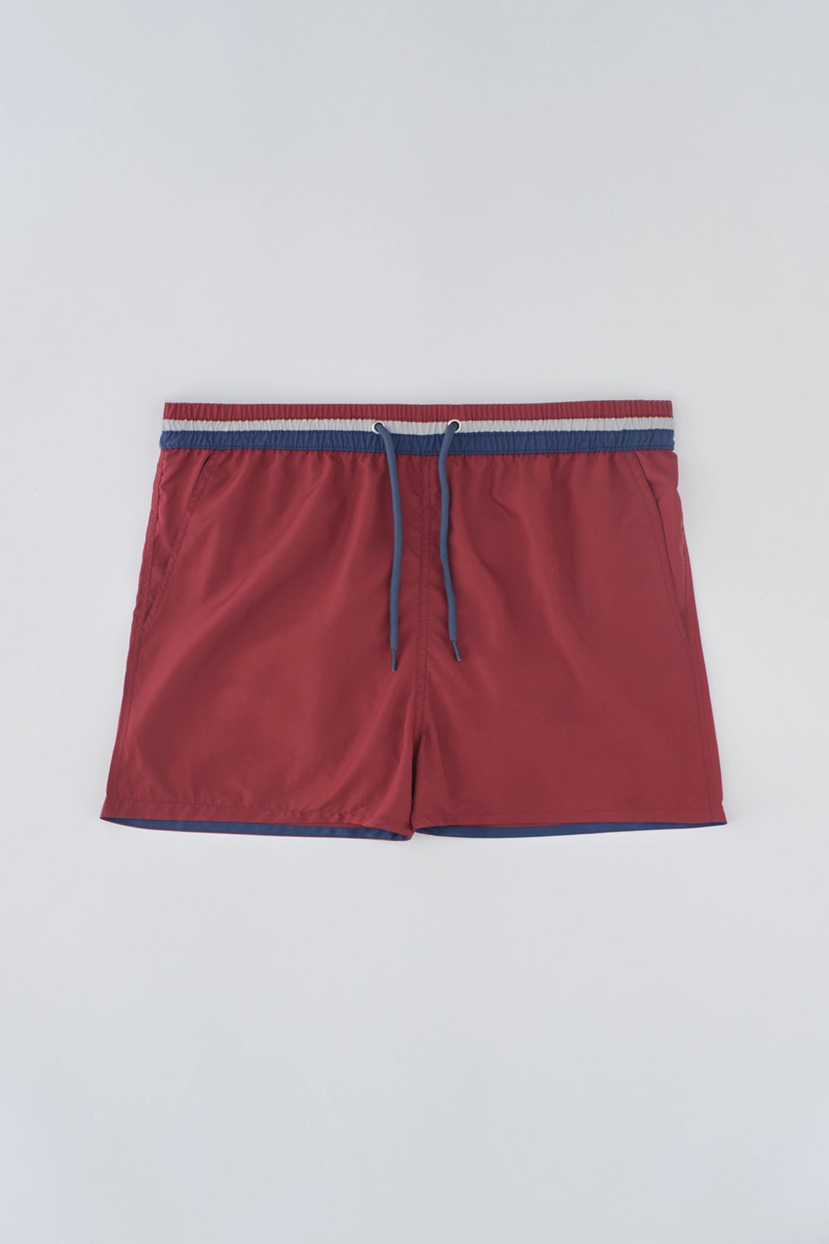 Bordo Micro Kısa Kemeri Parçalı Şort