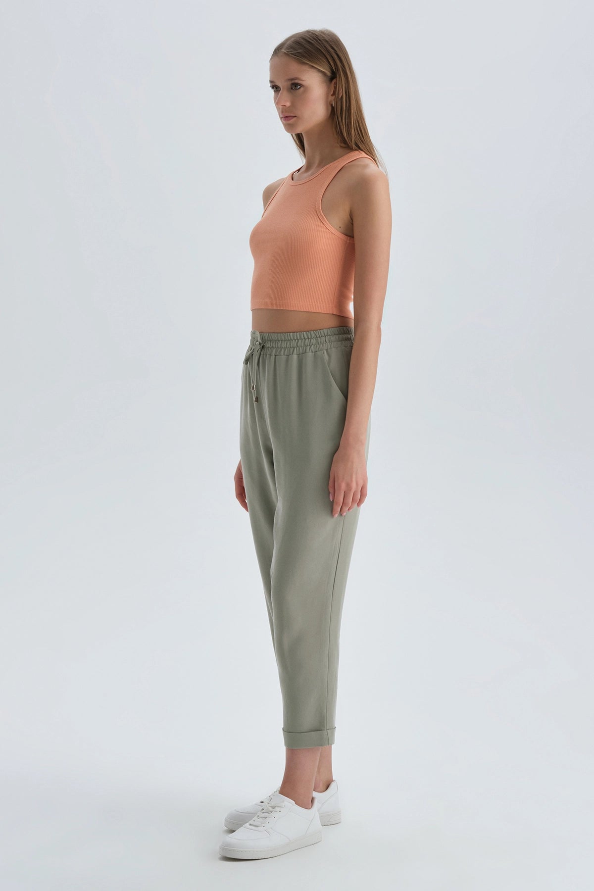 Turuncu Halter Yaka Crop Atlet