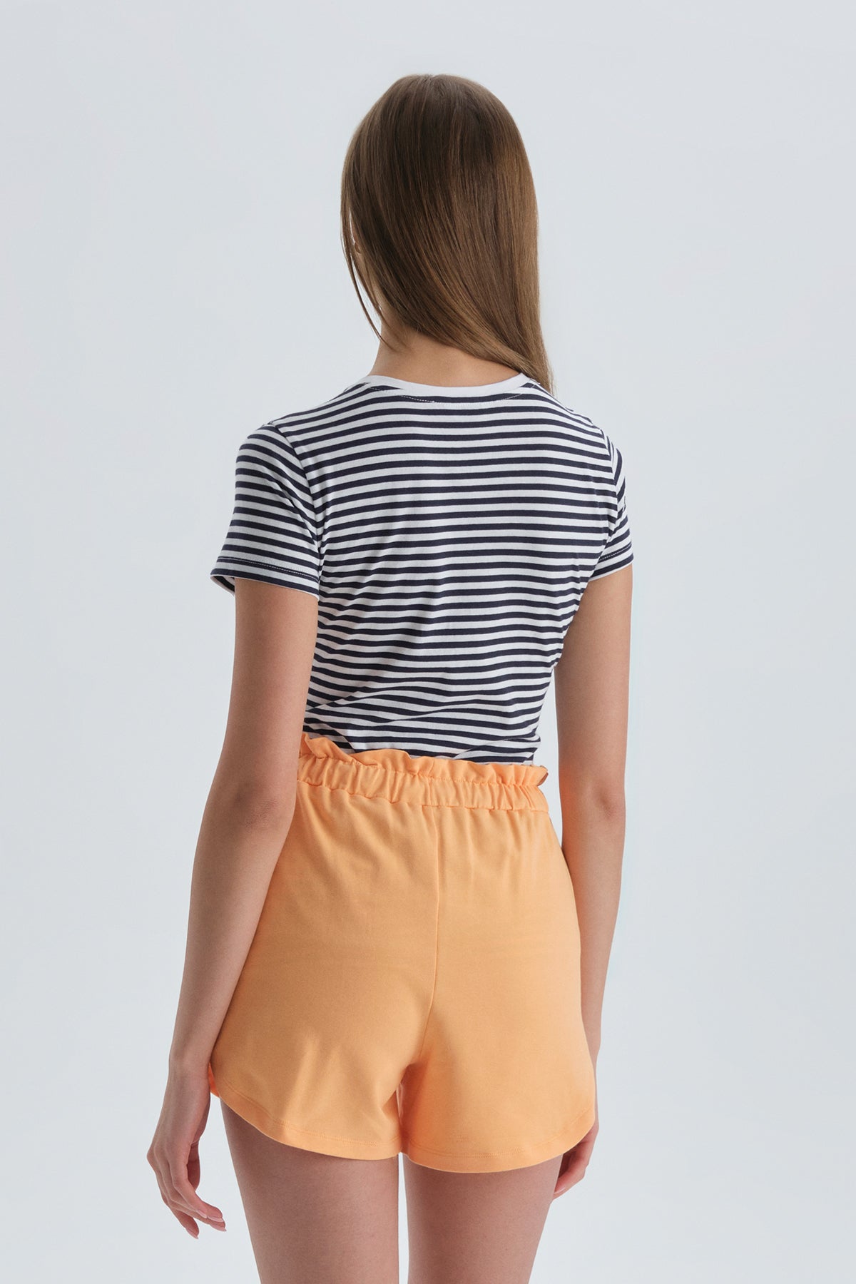 Beyaz Çizgili Çizgi Desenli Bisiklet Yaka Pamuk T-Shirt