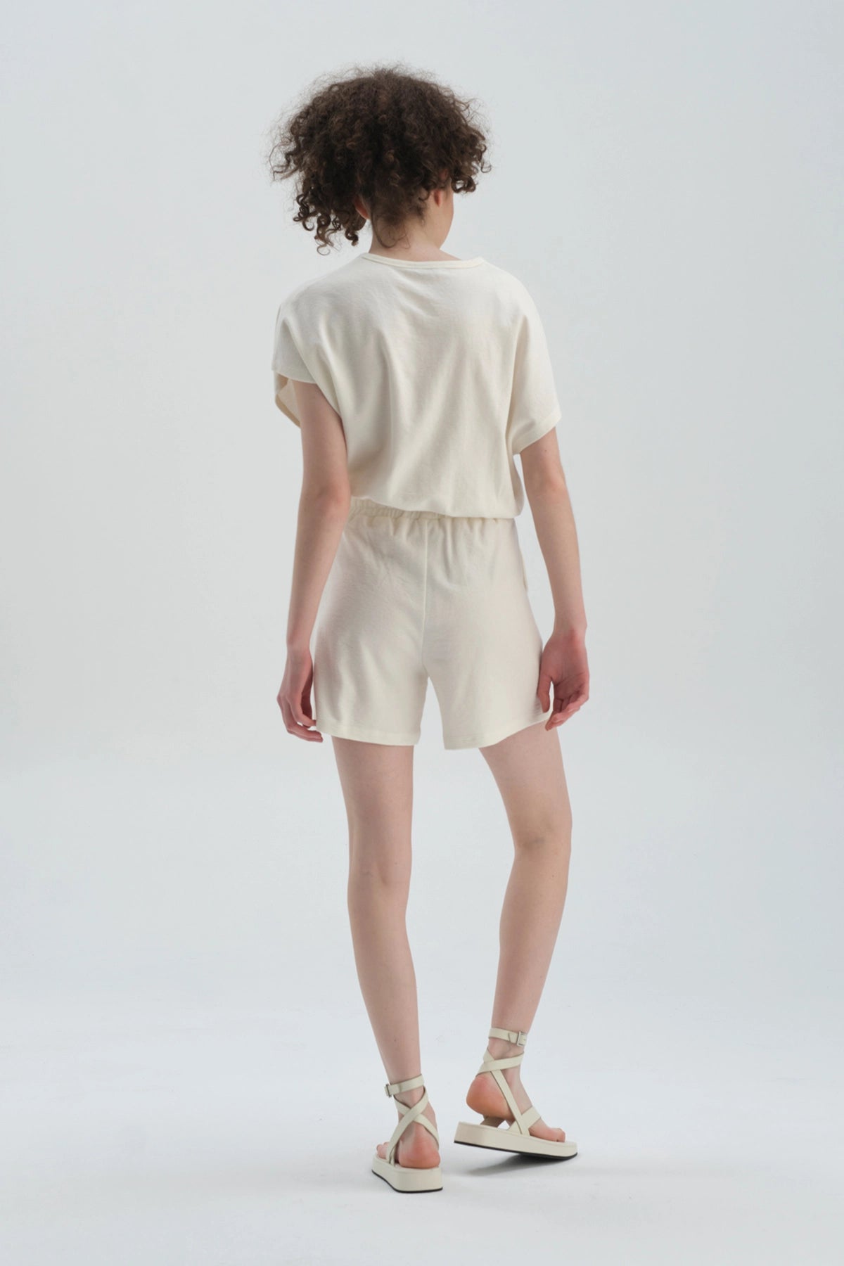 Ekru Kısa Geniş Paça Pamuklu Şort