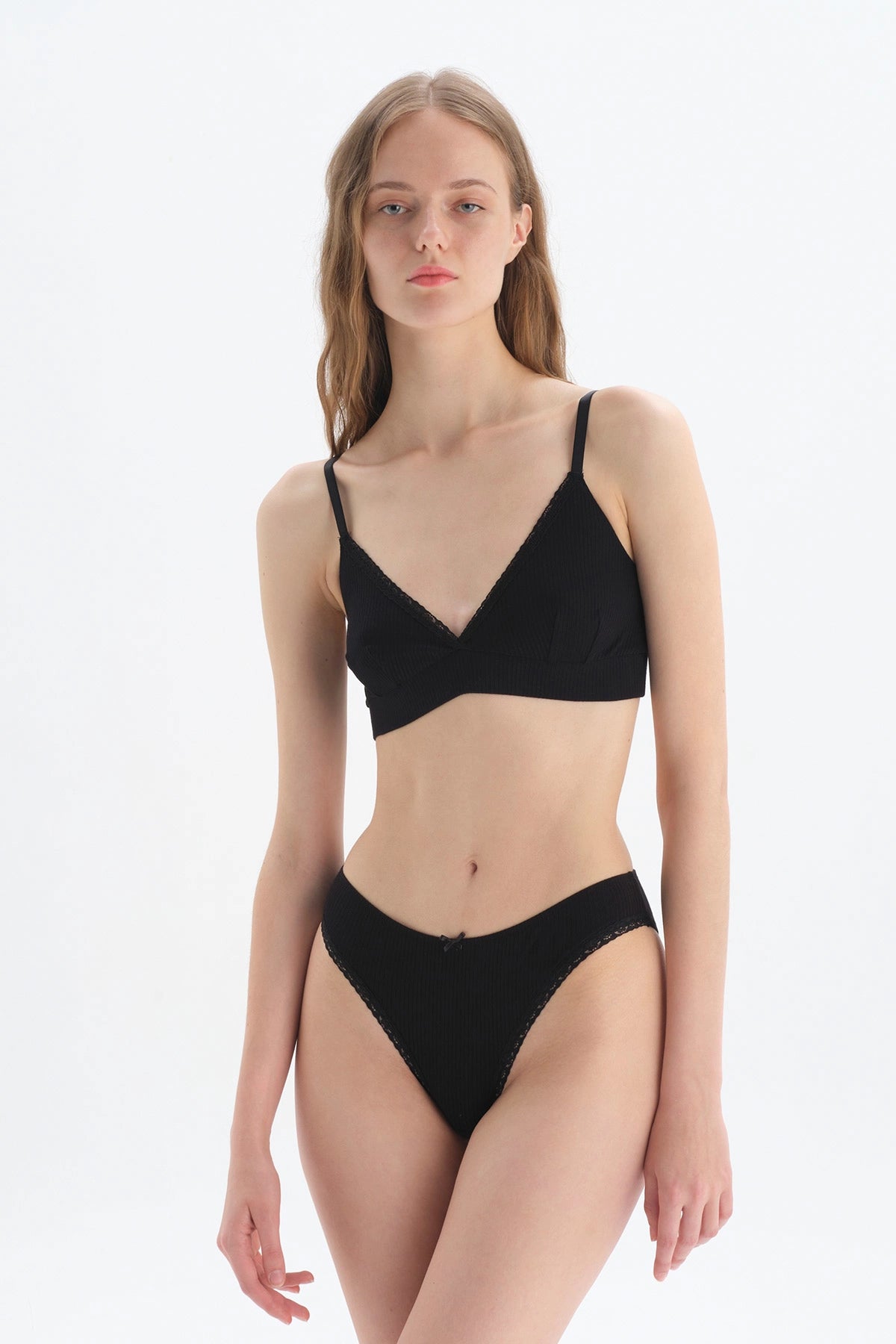 Siyah Dantel Detaylı Slıp