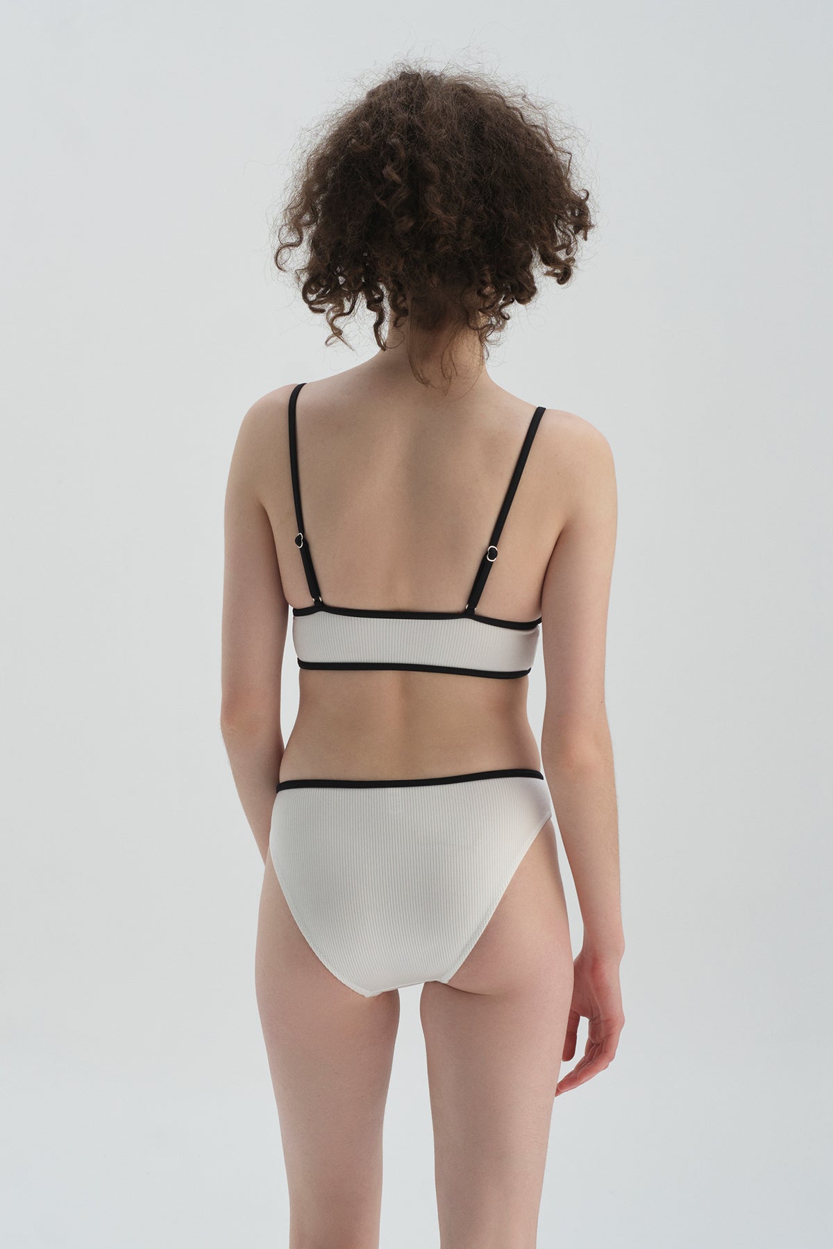 Siyah Beyaz Üçgen Geniş Bikini Üst