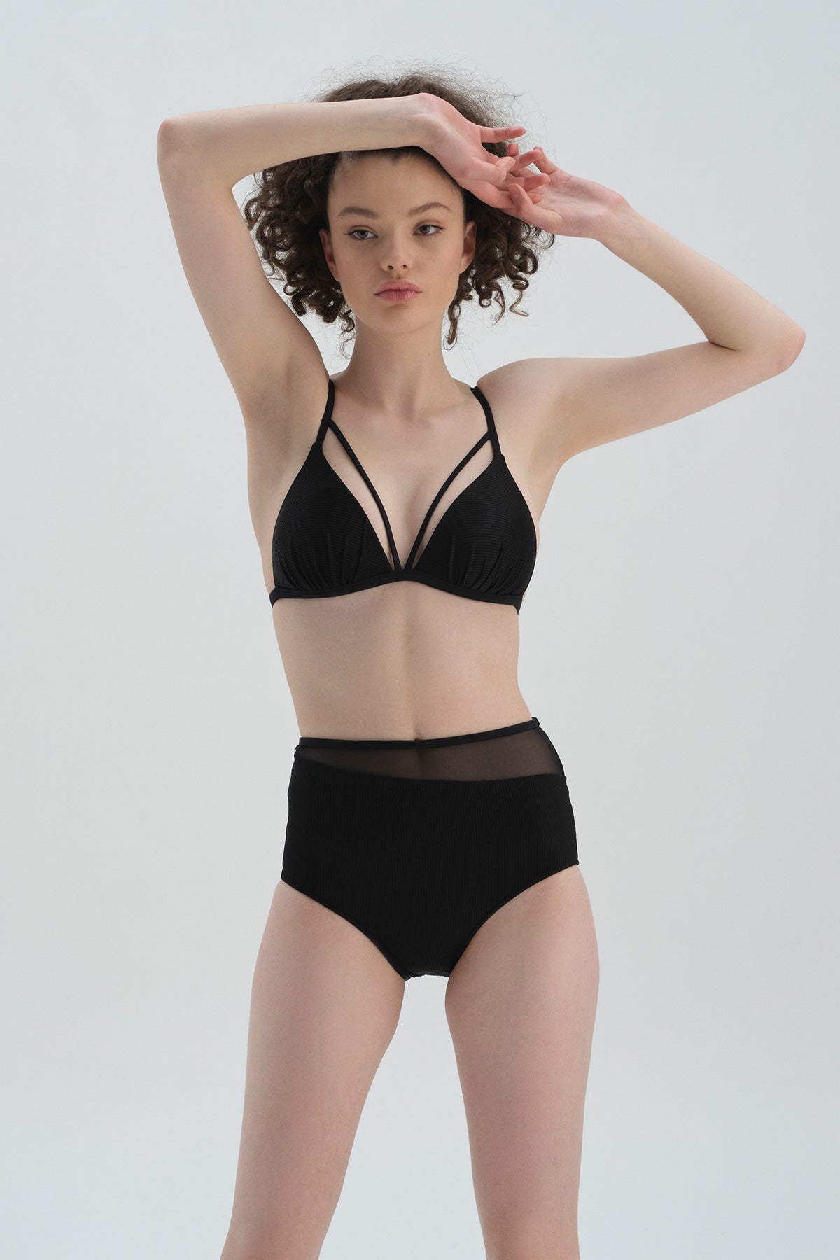 Siyah Üçgen Kaplı Bikini Üst