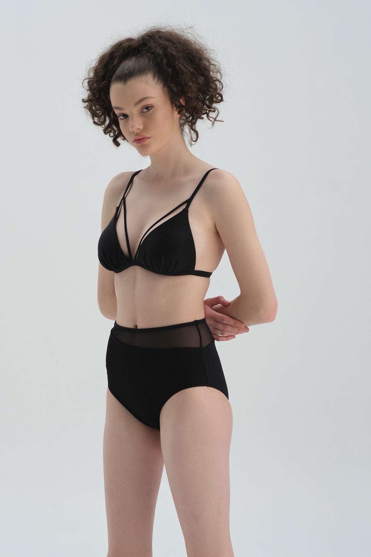 Siyah Üçgen Kaplı Bikini Üst