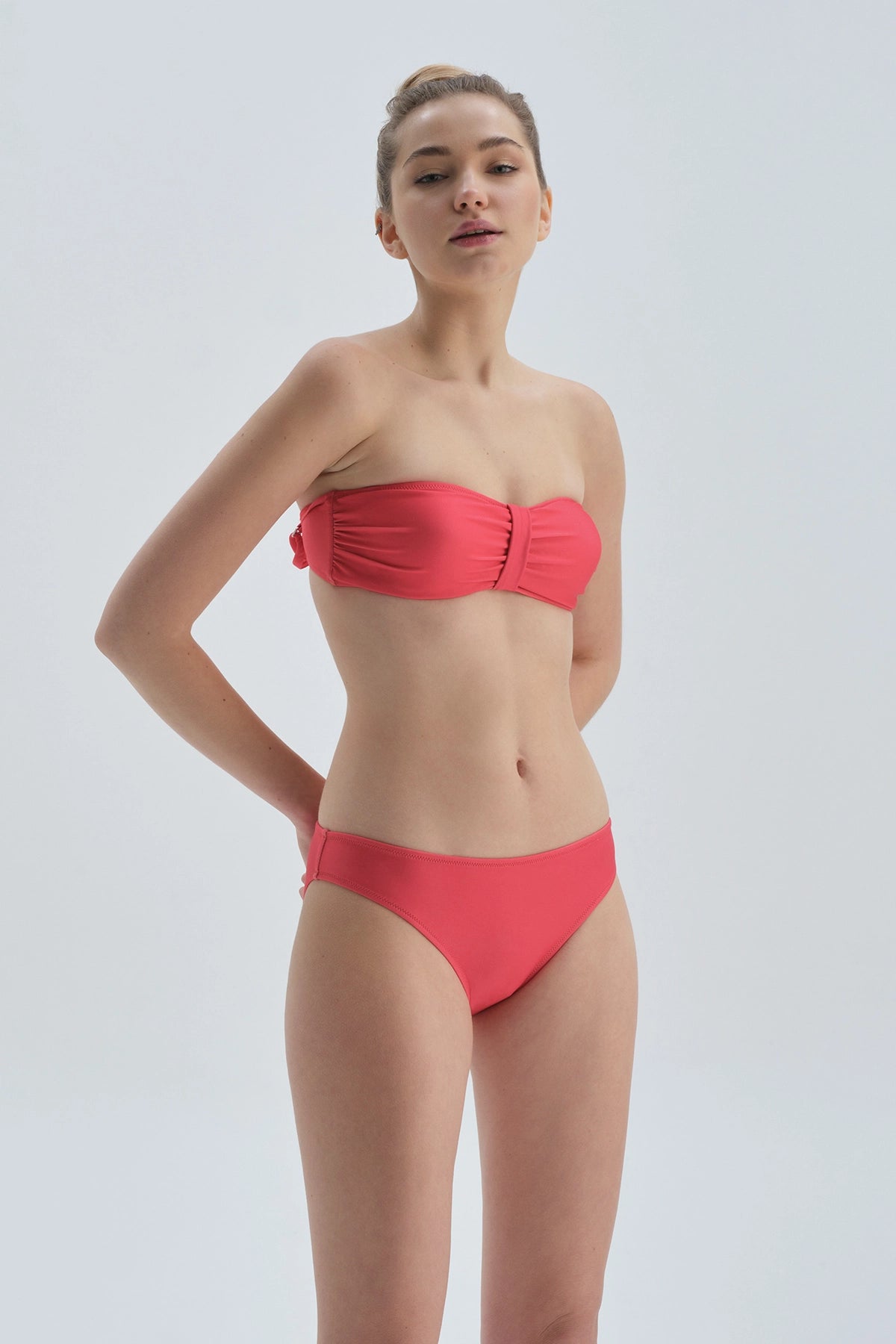 Kırmızı Normal Bel Bikini Alt