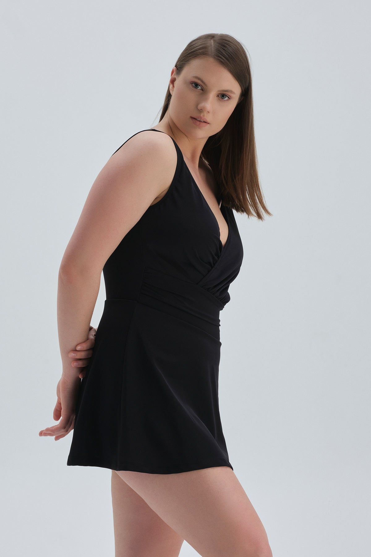 Siyah Drapeli Korseli Toparlayıcı V Yaka Elbiseli Mayo