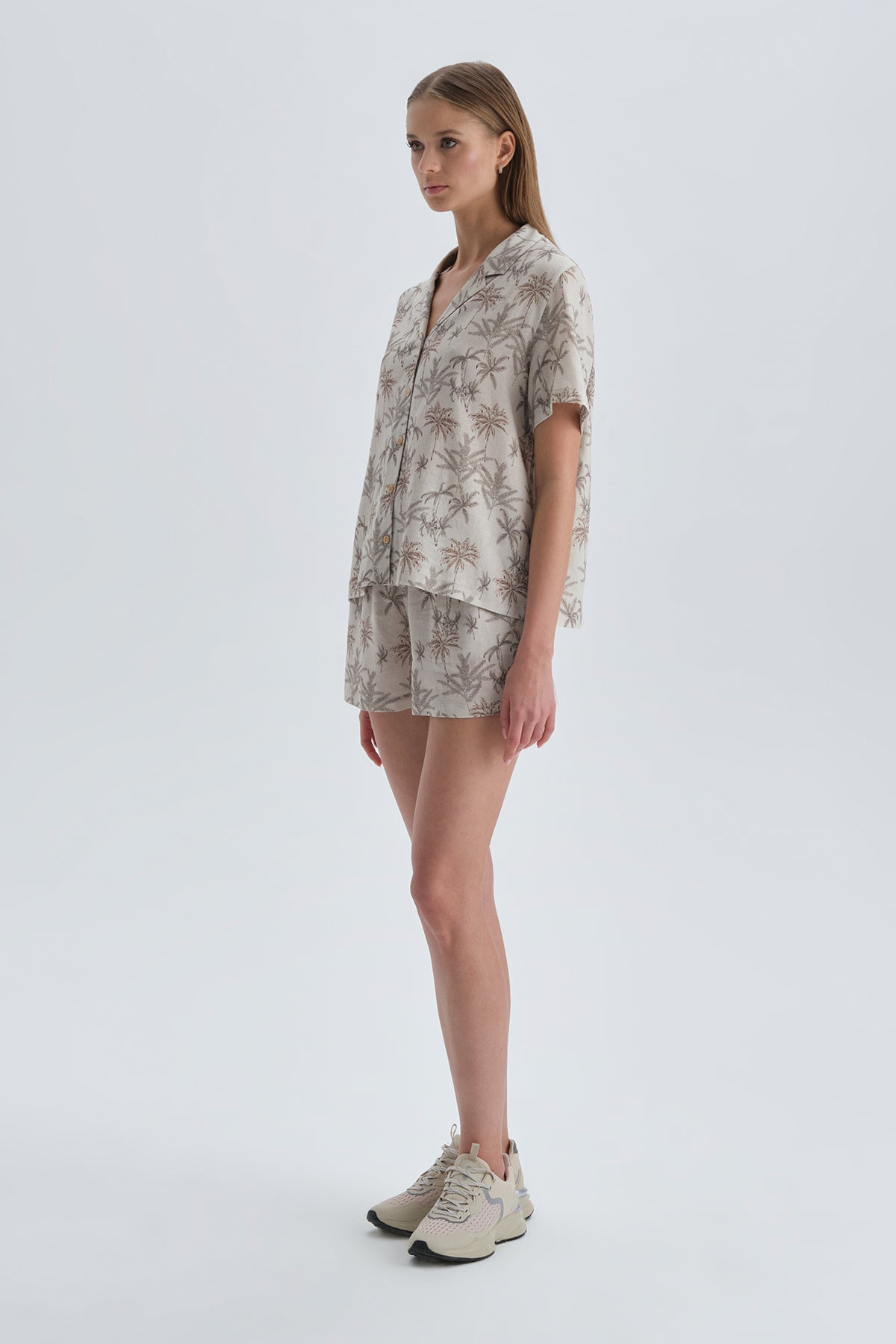 Bej Çiçekli Keten Gömlek