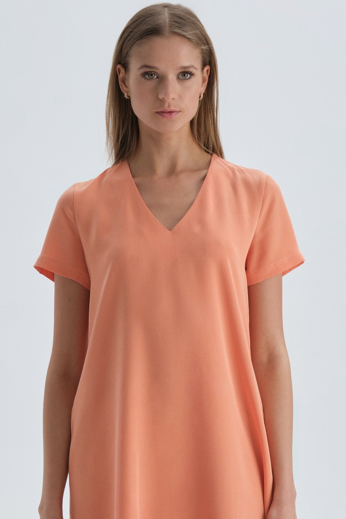 Turuncu V Yaka Elbise