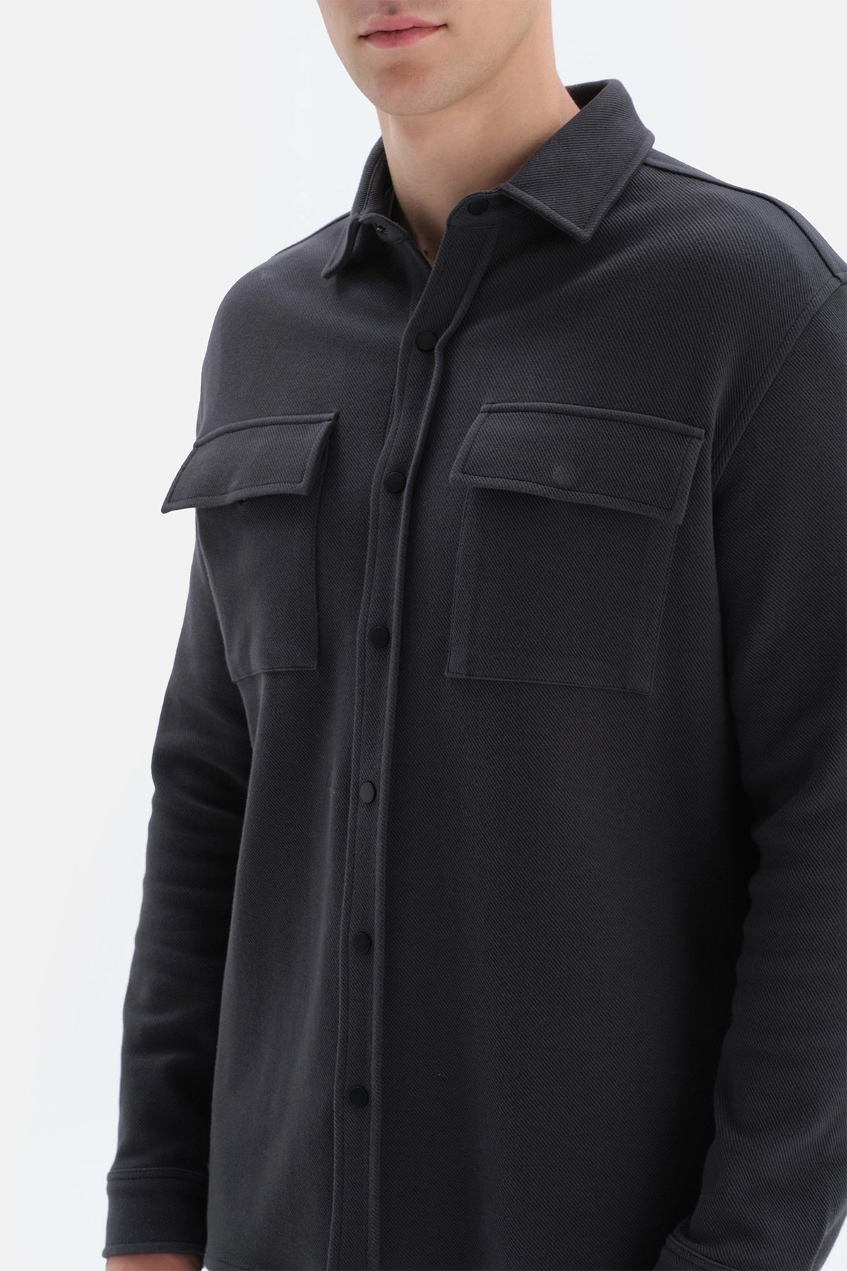 Gri Uzun Kol Kapaklı Cepli Gömlek