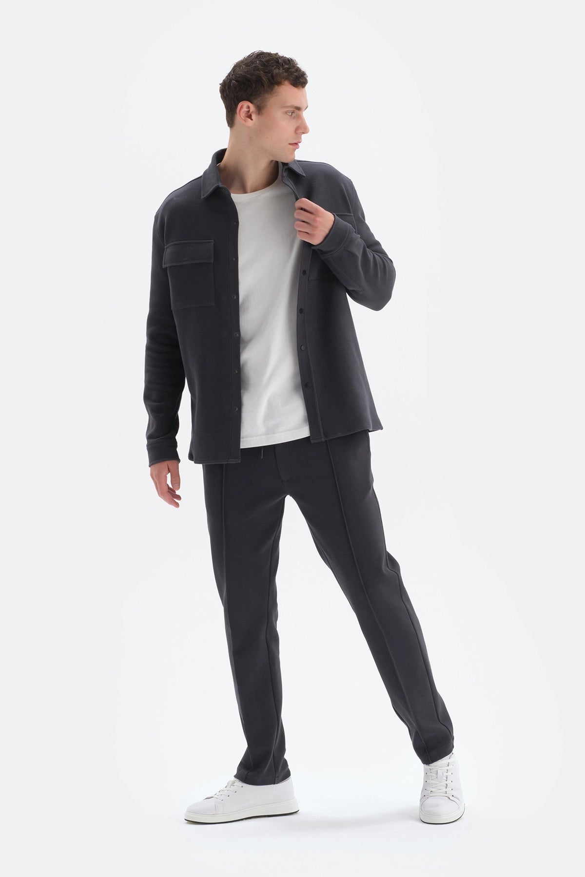 Gri Uzun Kol Kapaklı Cepli Gömlek