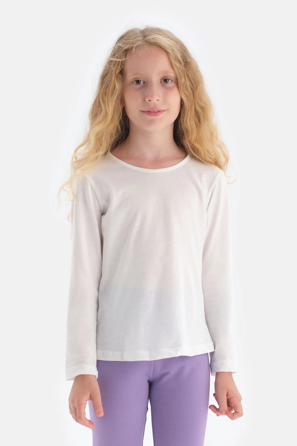 Beyaz Bisiklet Yaka Uzun Kollu T-Shırt