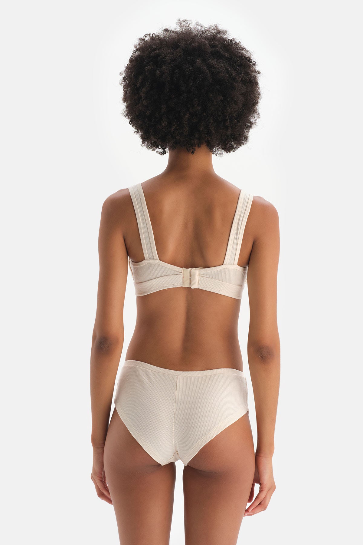 Ekru Düğme Detaylı Ribana Brazilian Külot