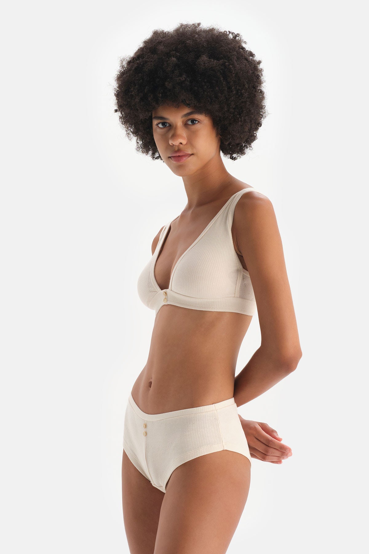 Ekru Düğme Detaylı Ribana Brazilian Külot