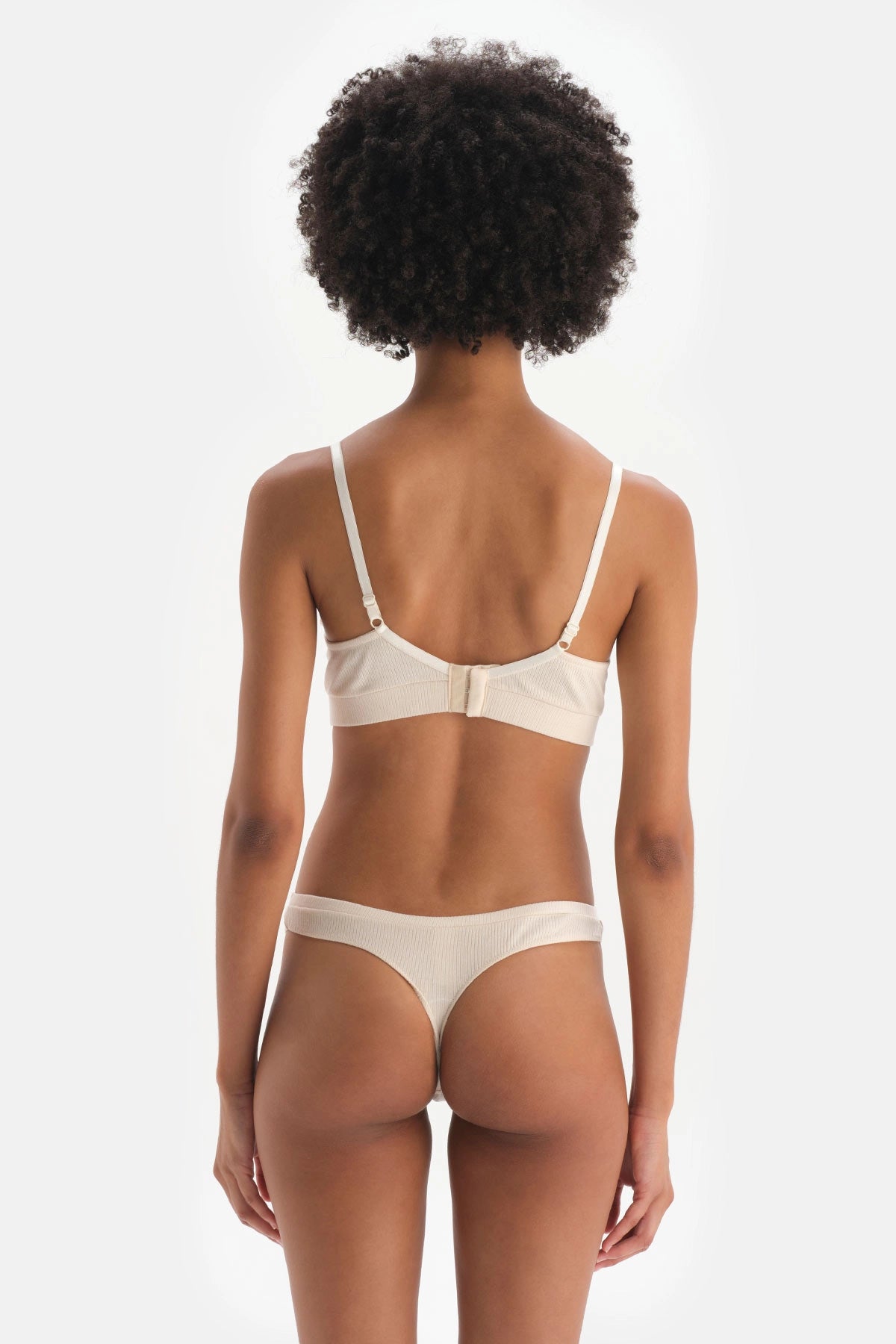 Ekru Düğme Detaylı Tanga Külot