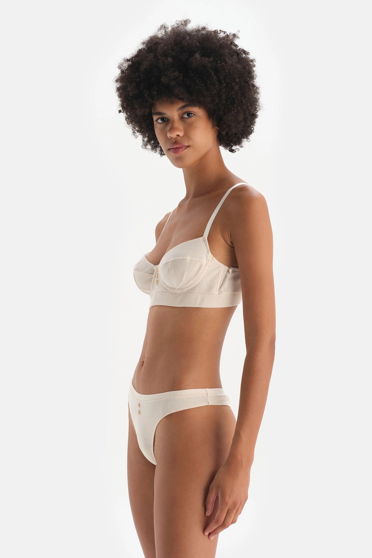 Ekru Düğme Detaylı Tanga Külot