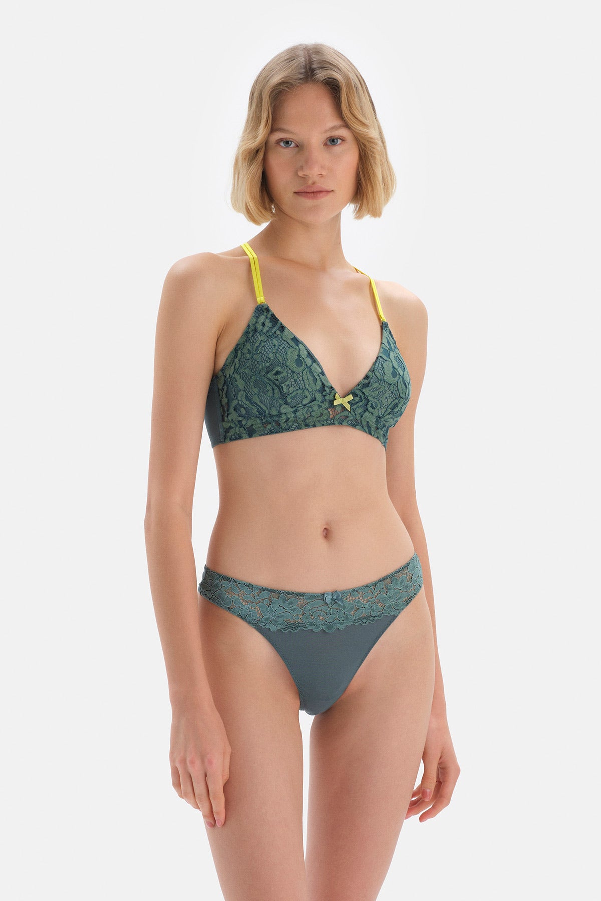 Yeşil Dantel Detaylı Mikro Tanga