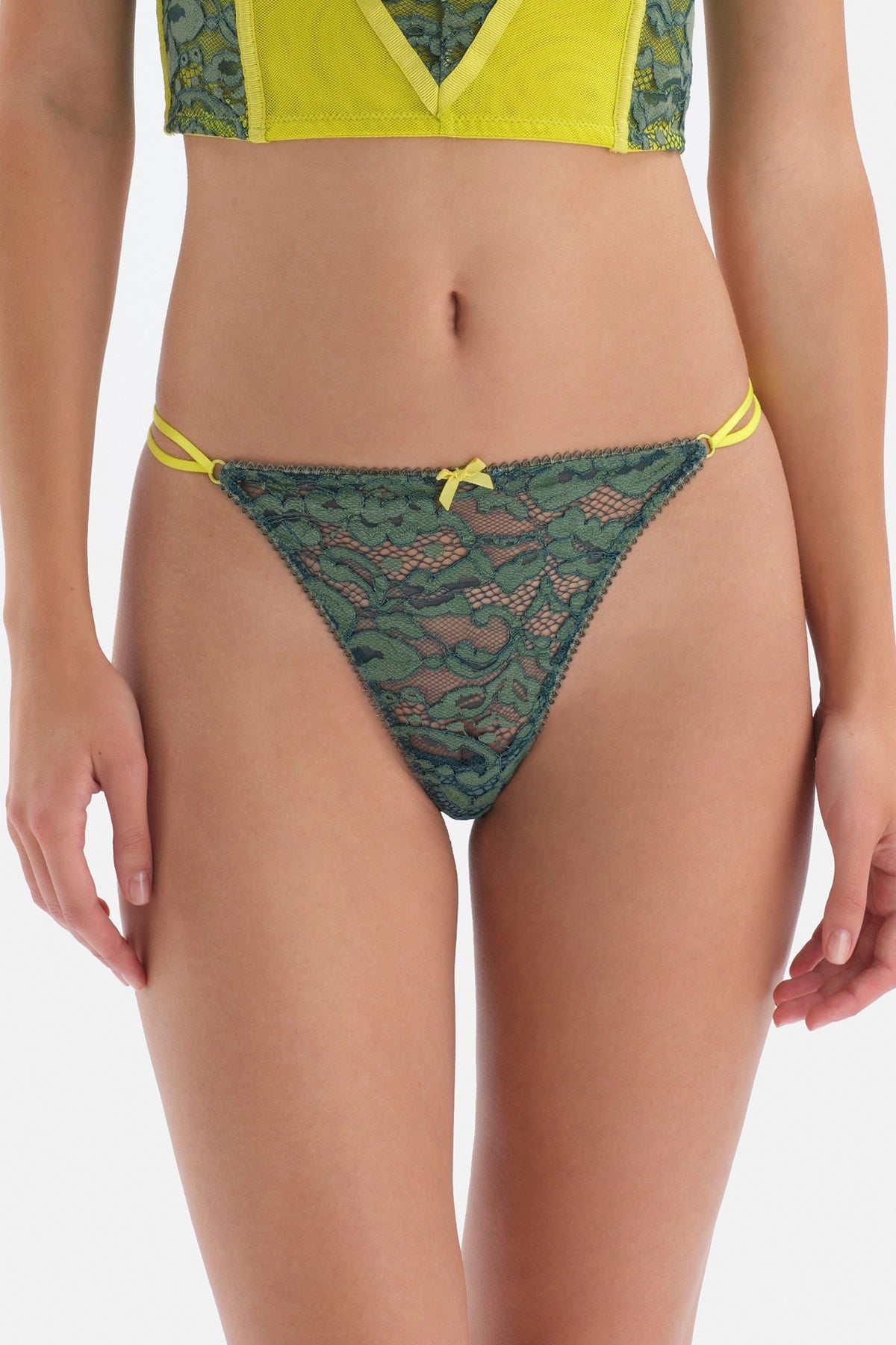 Yeşil File ve Ip Detaylı Dantelli Tanga Külot