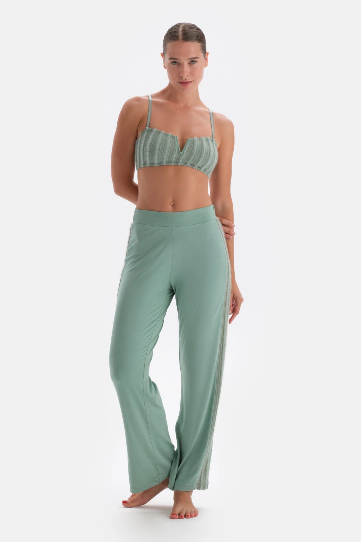 Yeşil Dantel Detaylı Viskon Pantolon