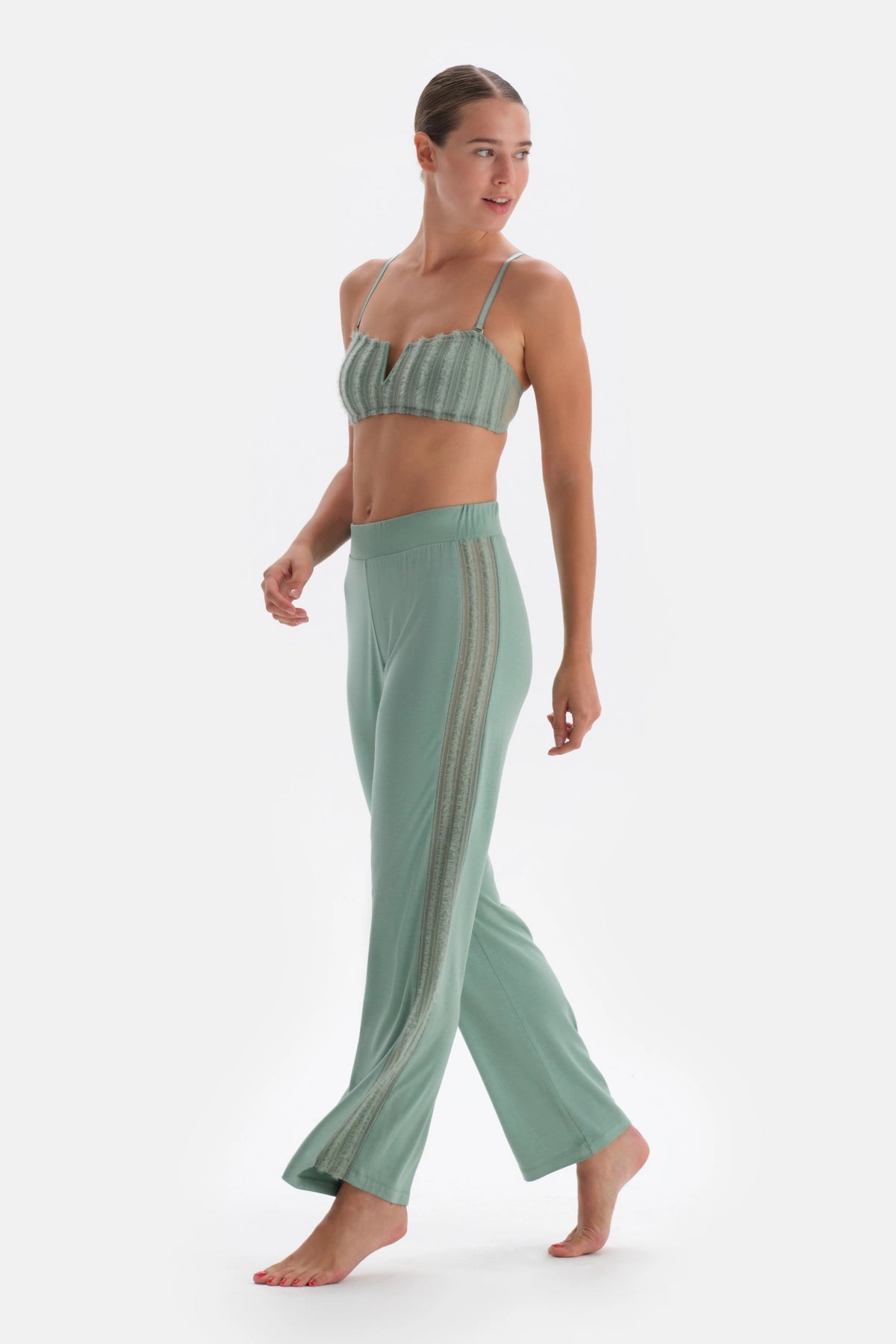 Yeşil Dantel Detaylı Viskon Pantolon