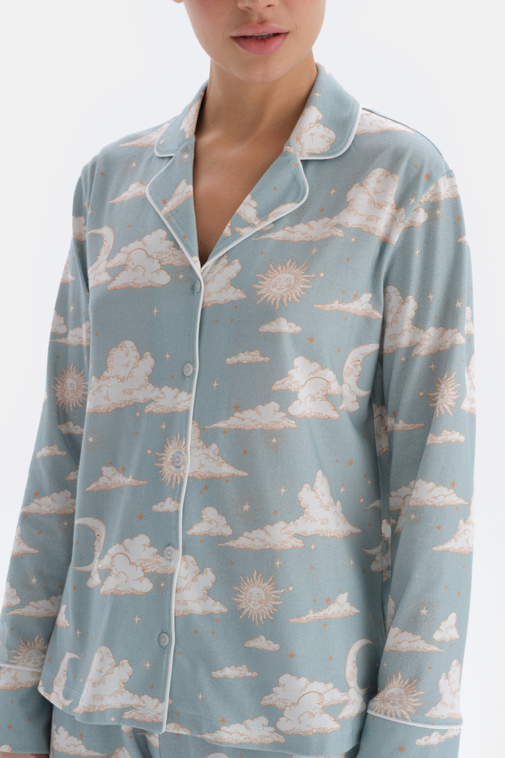 Açık Mavi Gömlek Yaka Bulut Baskılı Pijama Takımı