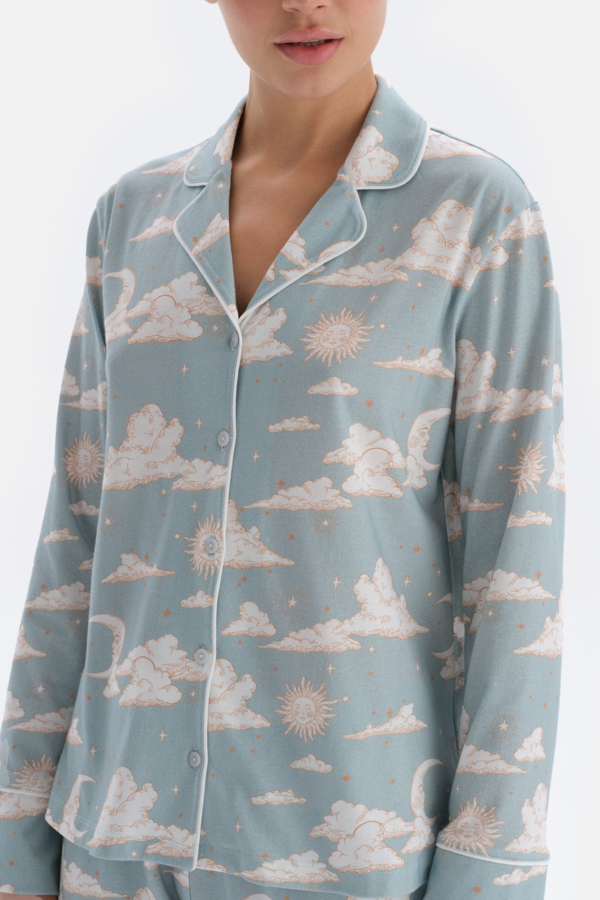 Açık Mavi Gömlek Yaka Bulut Baskılı Pijama Takımı