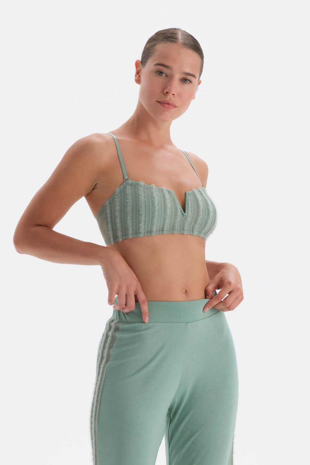 Yeşil Derin V Detaylı Büstiyer