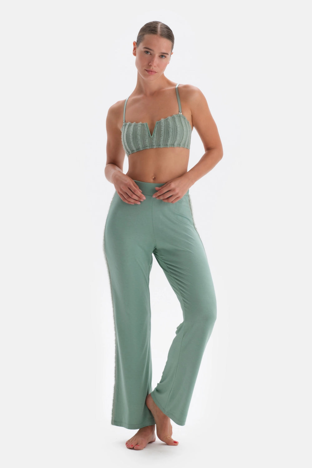 Yeşil Derin V Detaylı Büstiyer