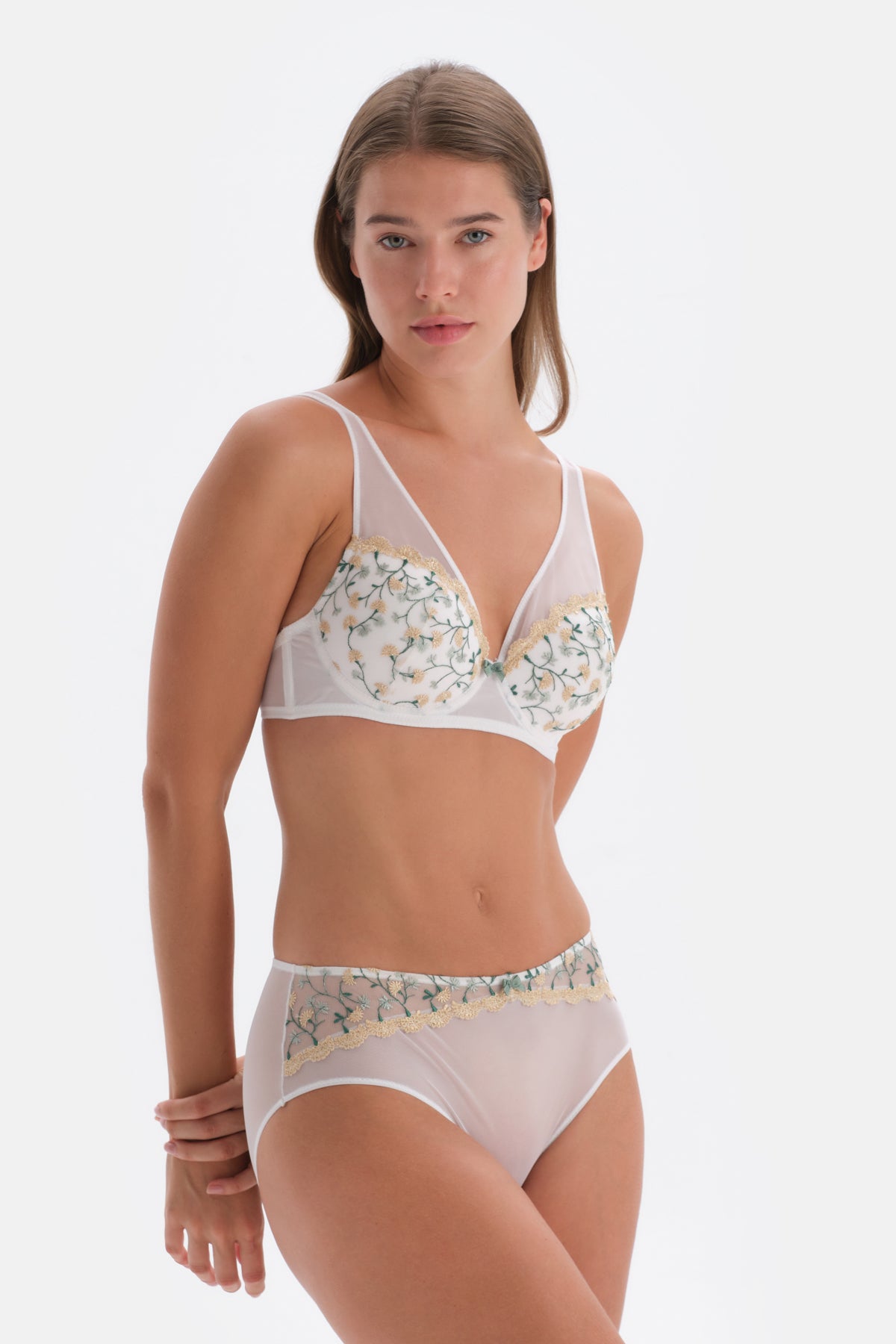 Ekru Çiçek Nakış Detaylı Hıpster Külot