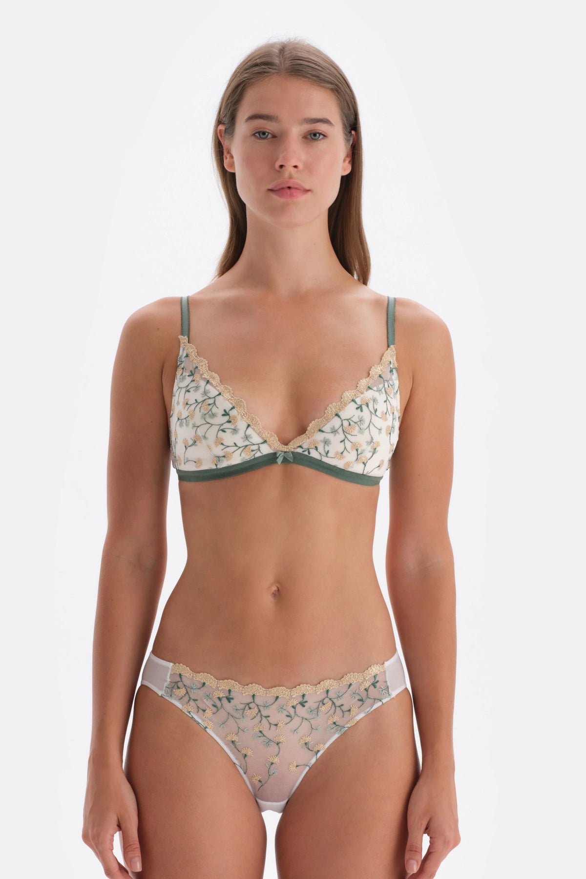 Ekru Çiçek Nakış Detaylı Brief Külot