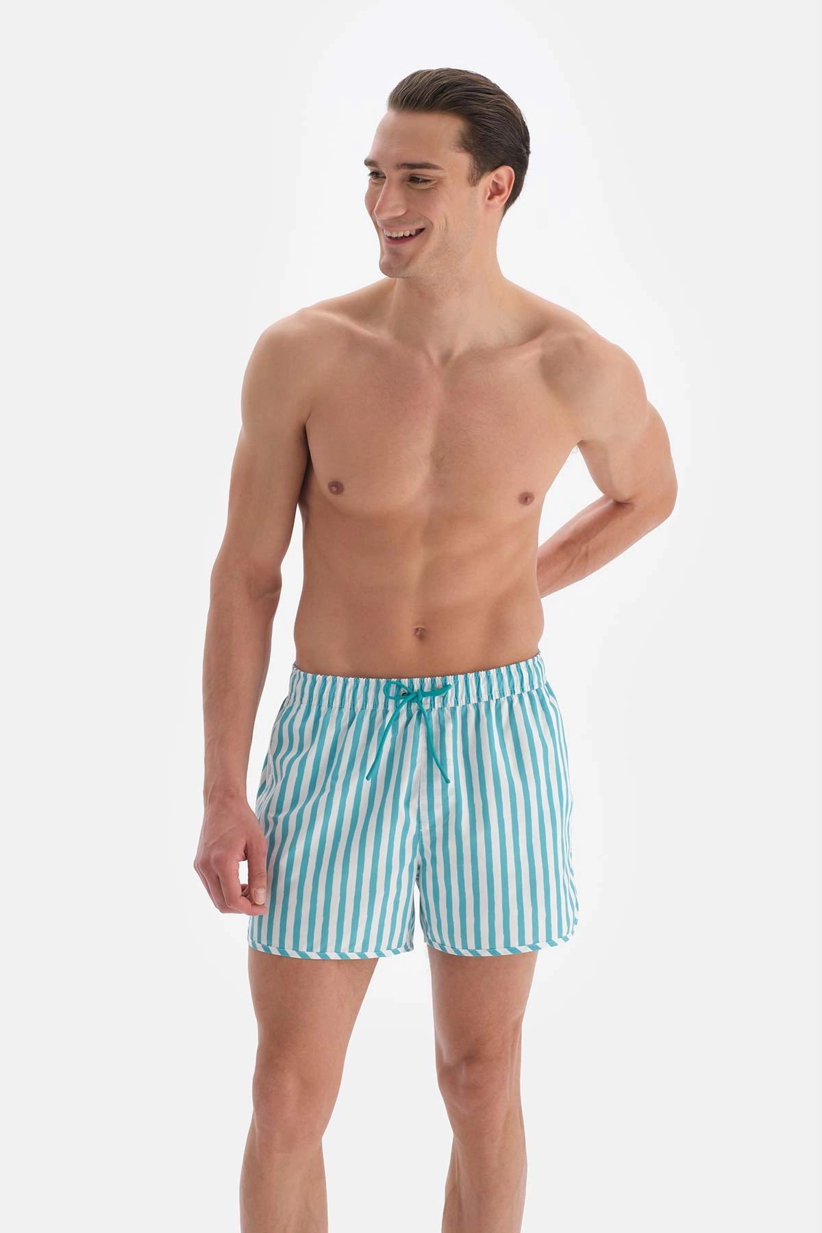 Yeşil-Beyaz Çizgili Mini Deniz Şortu