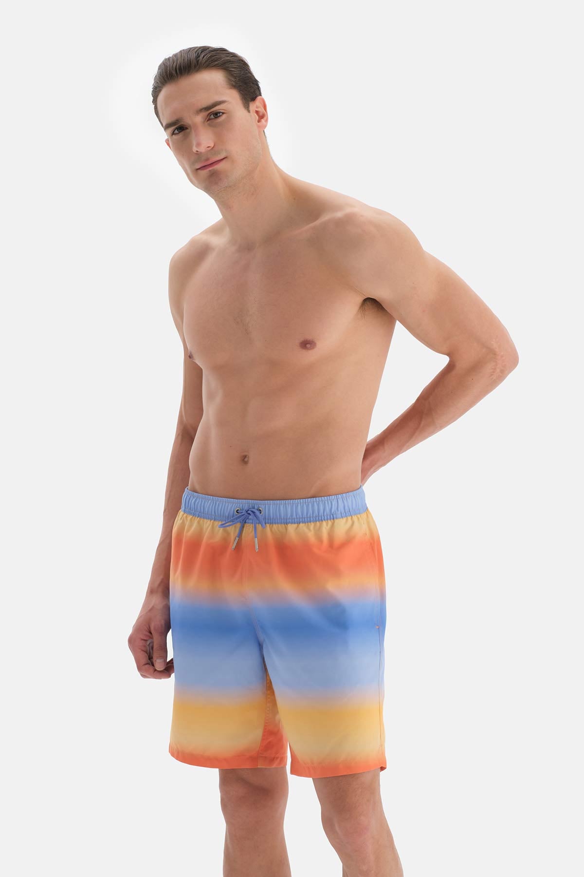 Mavi - Turuncu Degrade Desenli Uzun Deniz Şortu