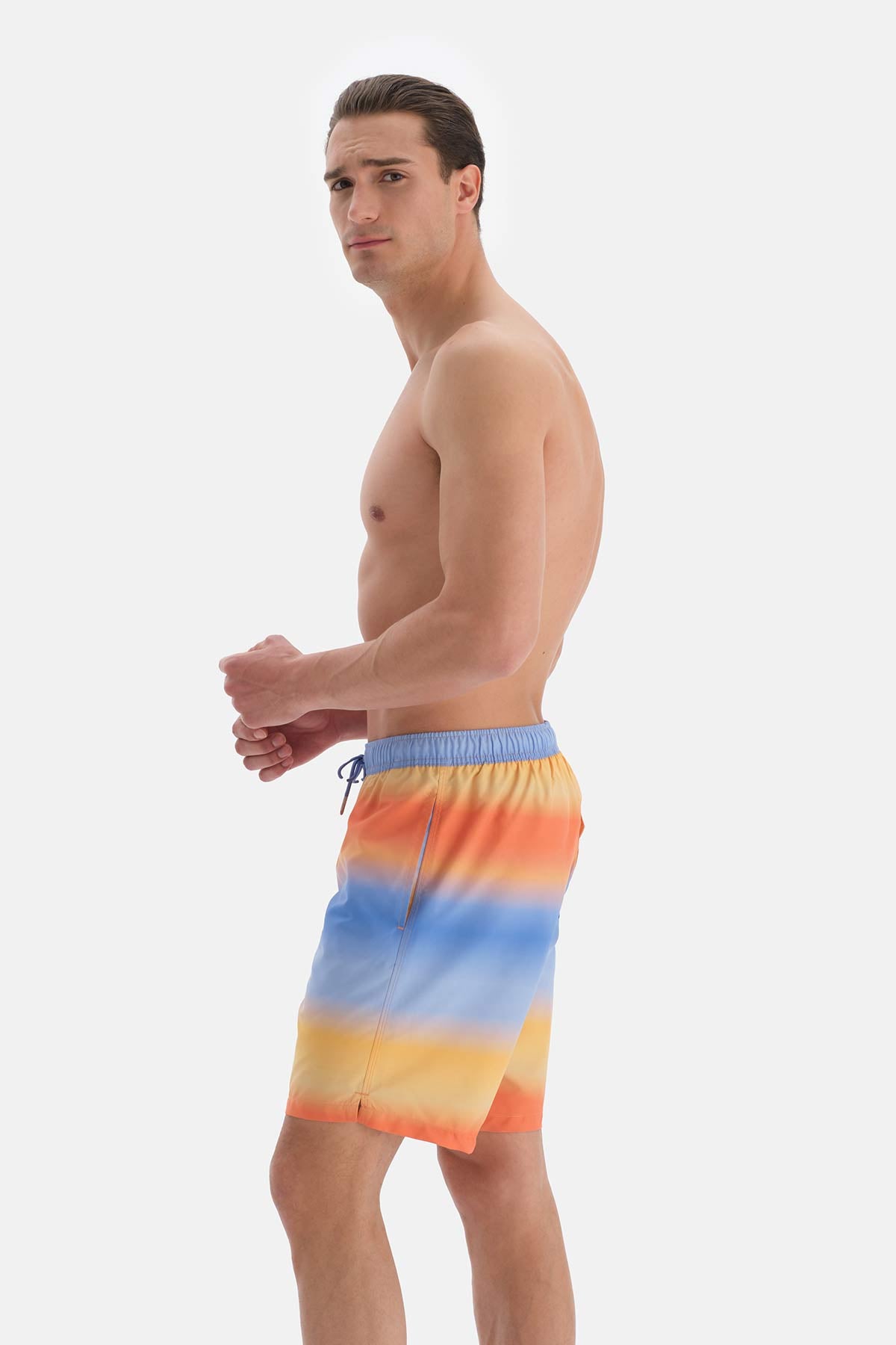 Mavi - Turuncu Degrade Desenli Uzun Deniz Şortu