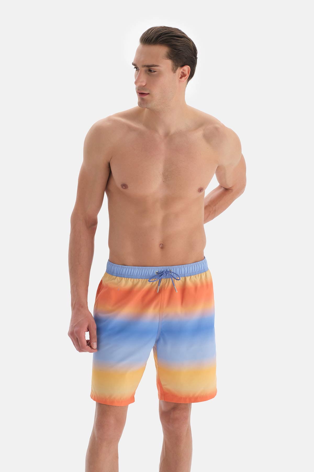 Mavi - Turuncu Degrade Desenli Uzun Deniz Şortu