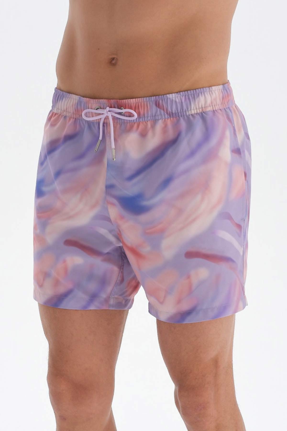 Lila Sulu Boya Desenli Kısa Deniz Şortu