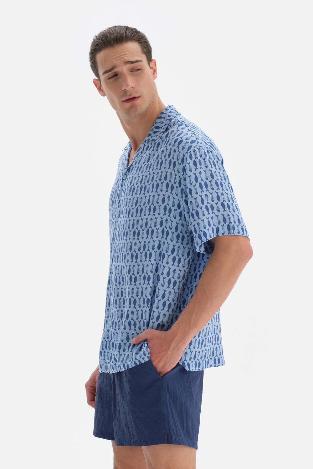 Açıkmavi Kılçık Balık Desenli Viskon Gömlek