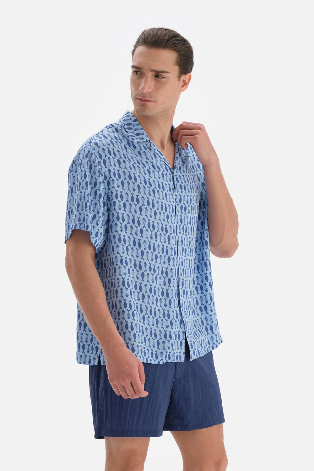Açıkmavi Kılçık Balık Desenli Viskon Gömlek
