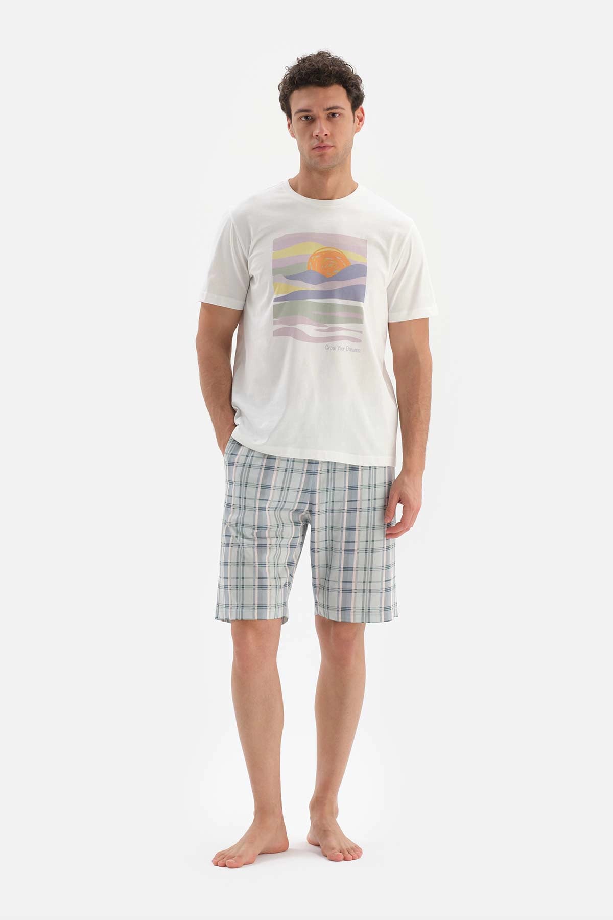 Ekru Bis Yaka Baskılı Üst Ekoseli Alt Şort Pijama Takımı