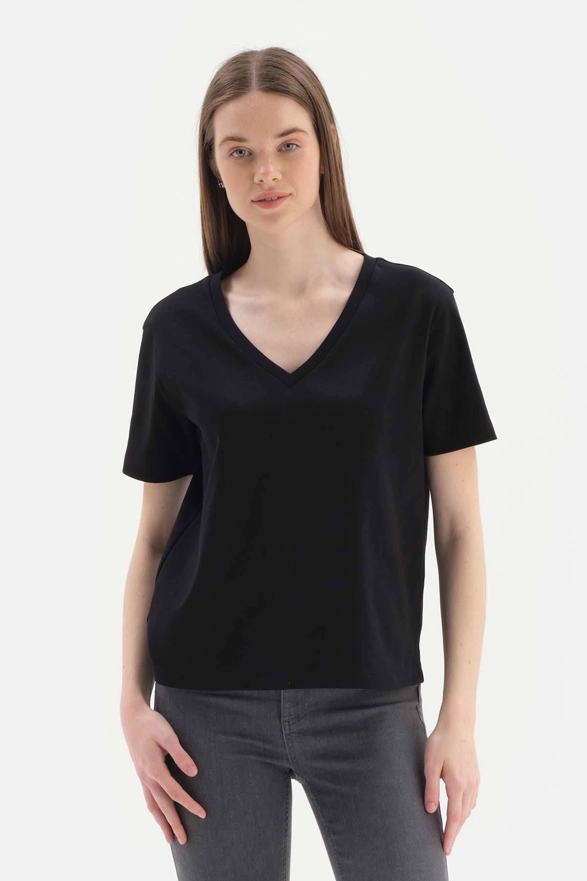 Siyah V Yaka Interlok Pamuklu Kısa Kollu Tişört