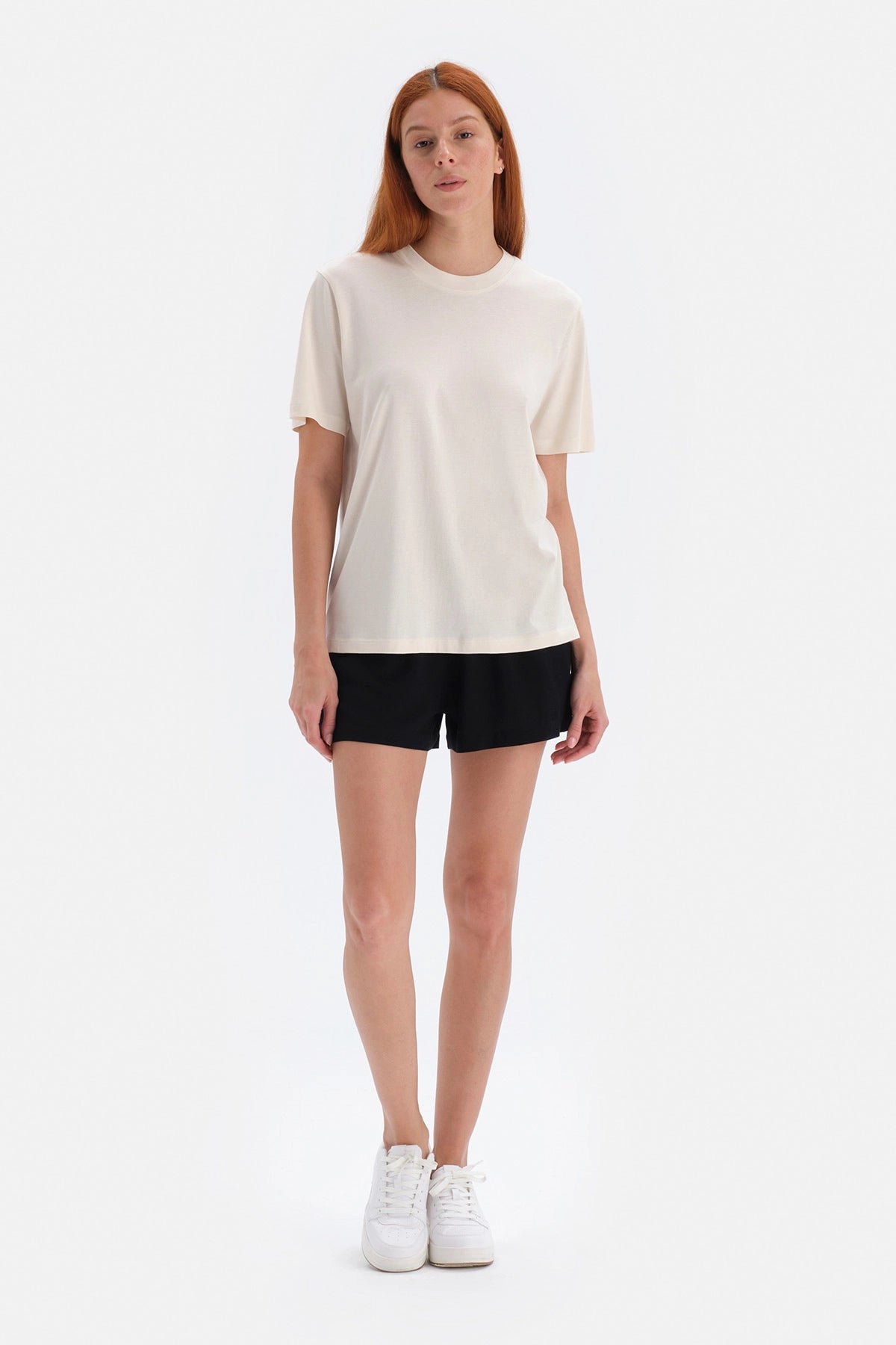 Ekru Bisiklet Yaka Kısa Kol Interlok Pamuklu T-Shirt