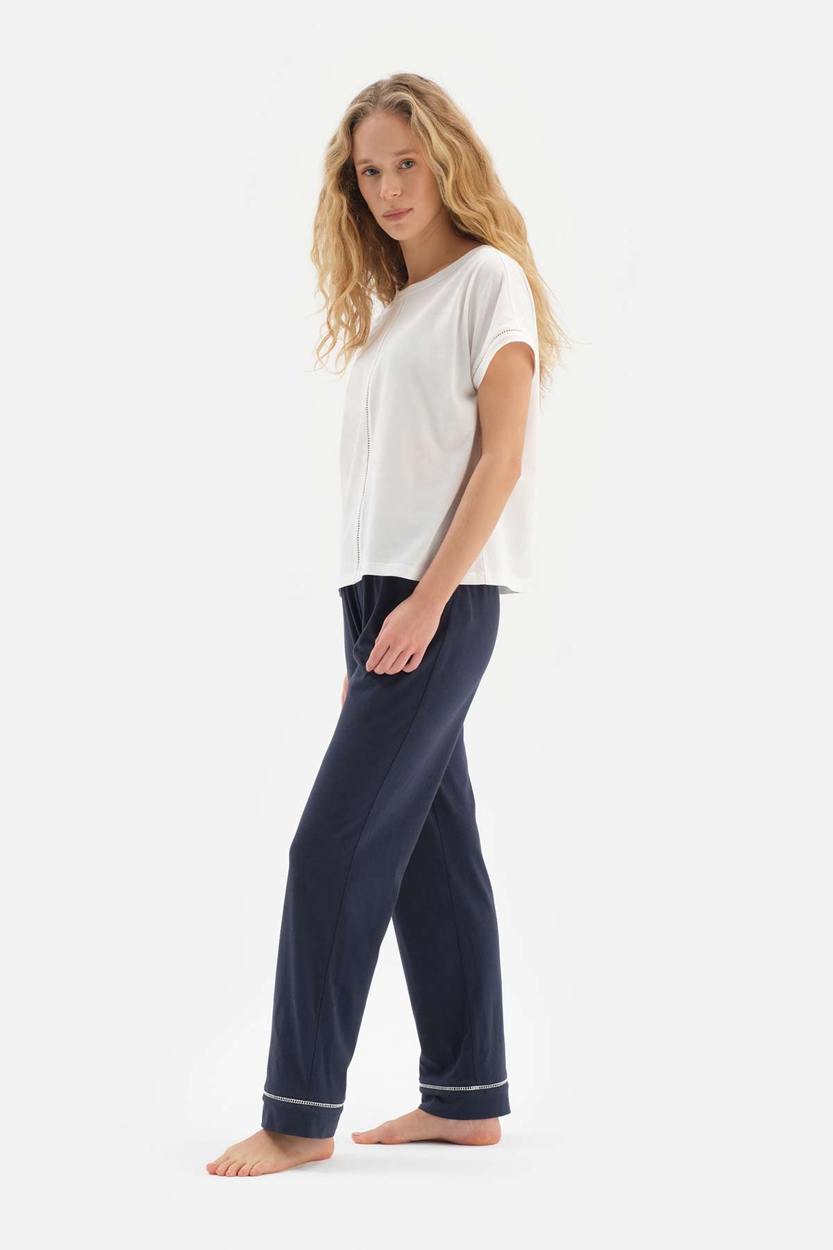 Beyaz Merdiven Biye Detaylı Kayık Yaka Örme Pijama Takımı