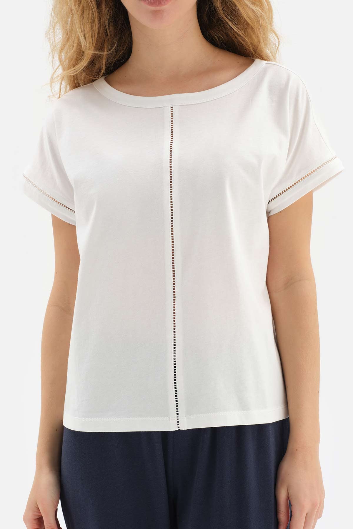 Beyaz Merdiven Biye Detaylı Kayık Yaka Örme Pijama Takımı