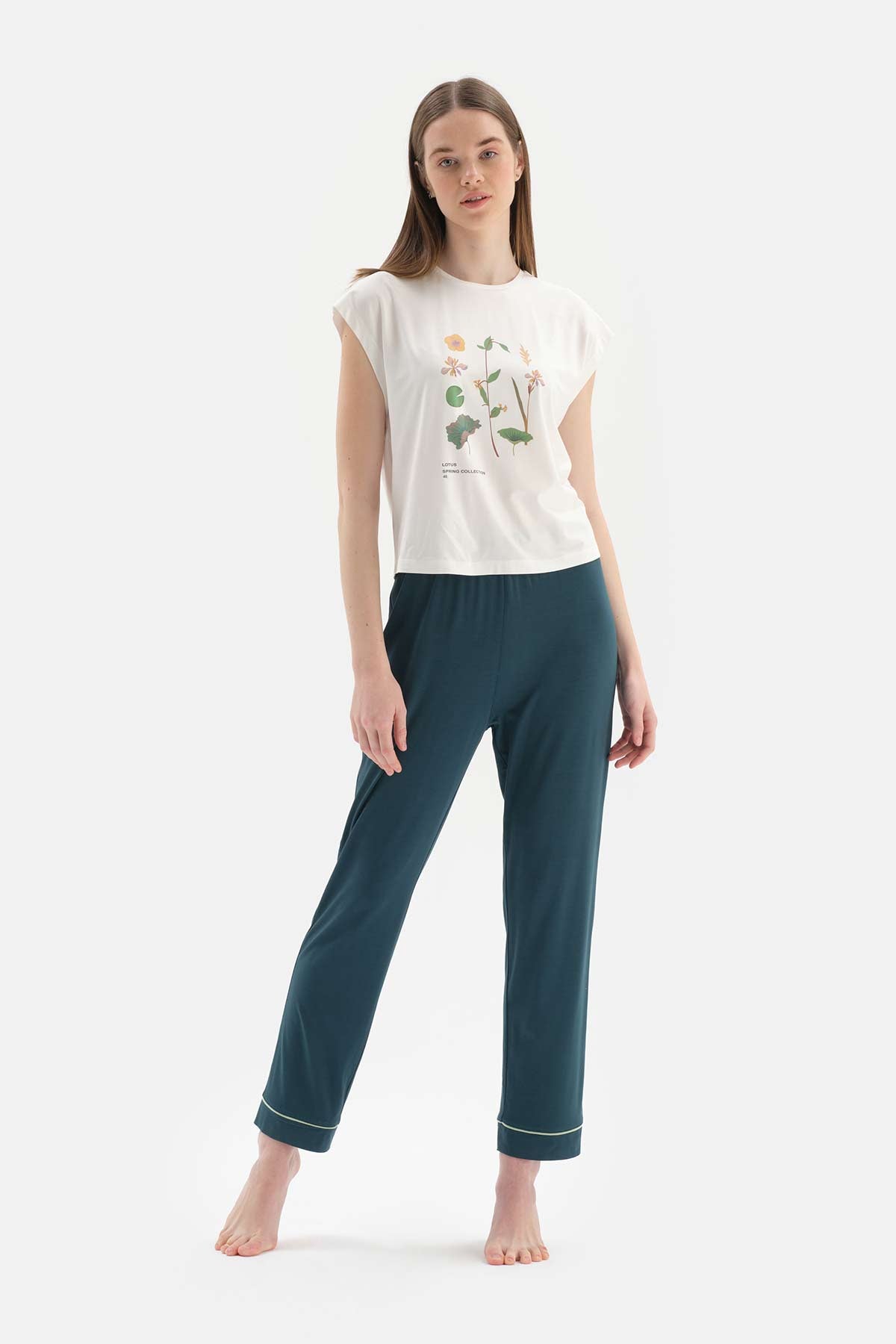 Beyaz Kısa Kol Baskı Detaylı Viskon Pijama Takımı