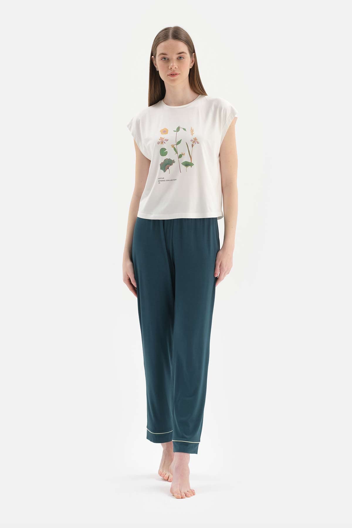 Beyaz Kısa Kol Baskı Detaylı Viskon Pijama Takımı