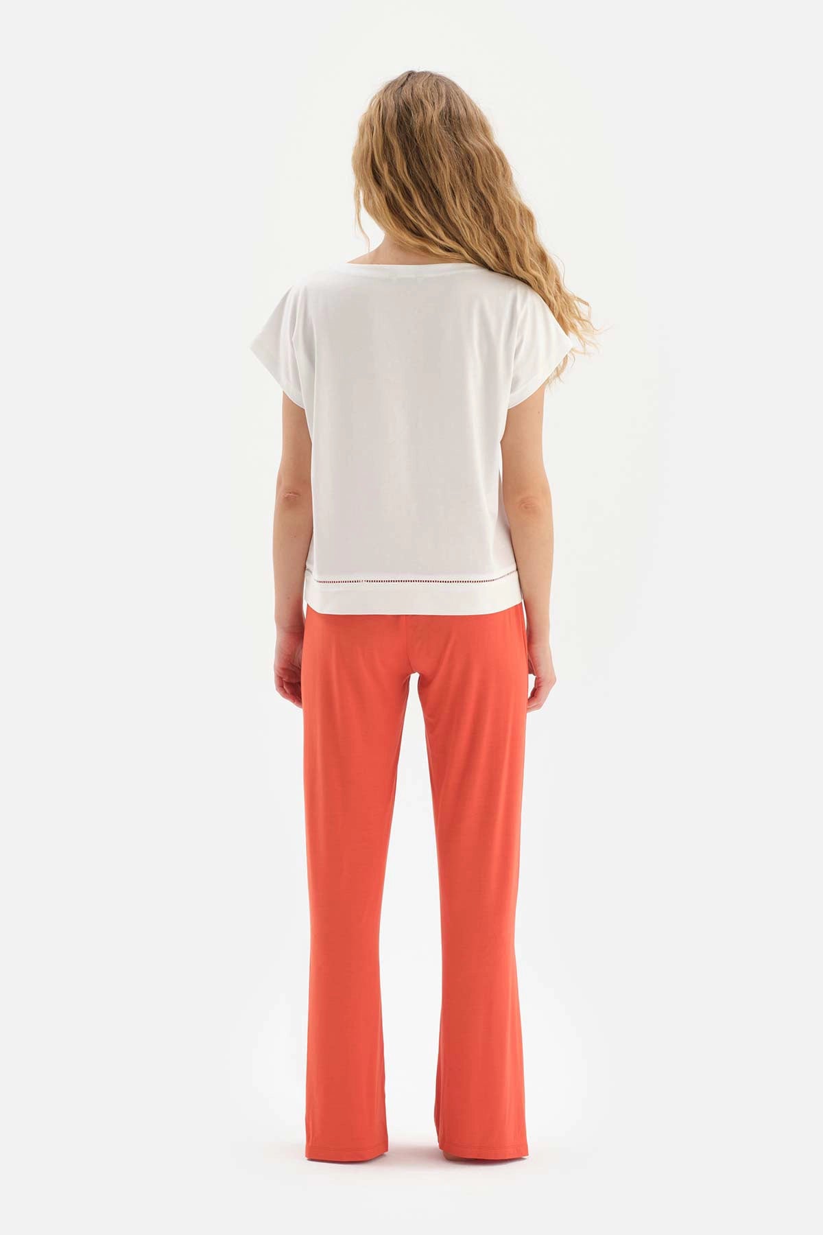 Beyaz Kısa Kol Yırtmaç Detaylı Modal Pijama Takımı