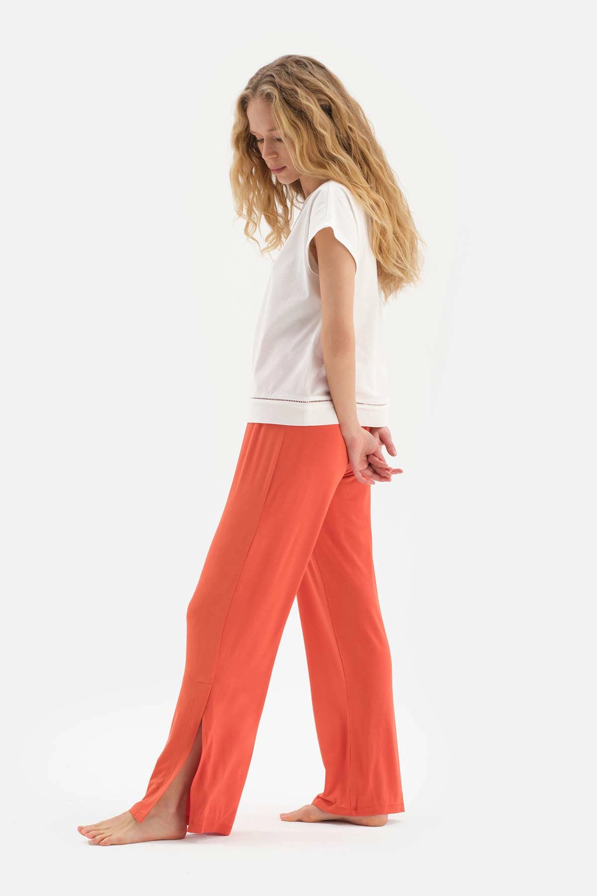 Beyaz Kısa Kol Yırtmaç Detaylı Modal Pijama Takımı